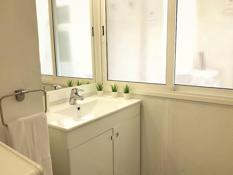 Apartment Sj1d+e Heart Of Baixa New A/c Spacious 2 Apts 5br2ba Lissabon