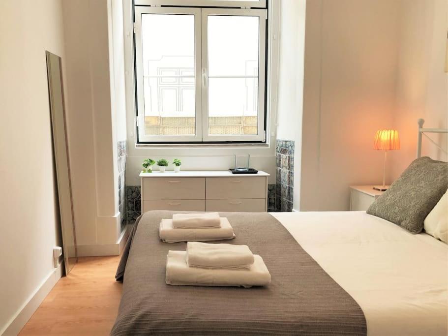 Sj1d+e Heart Of Baixa New A/c Spacious 2 Apts 5br2ba Apartment