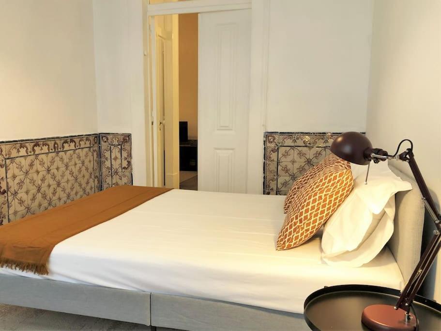 Sj1d+e Heart Of Baixa New A/c Spacious 2 Apts 5br2ba Lissabon