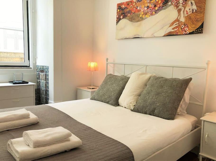 Apartment Sj1d+e Heart Of Baixa New A/c Spacious 2 Apts 5br2ba