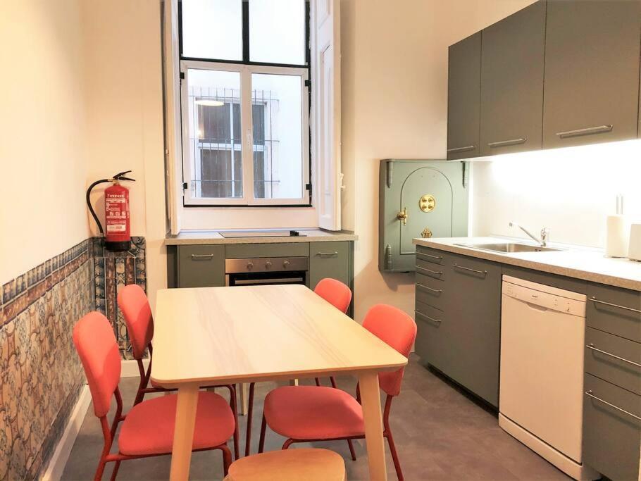 Sj1d+e Heart Of Baixa New A/c Spacious 2 Apts 5br2ba * Lissabon