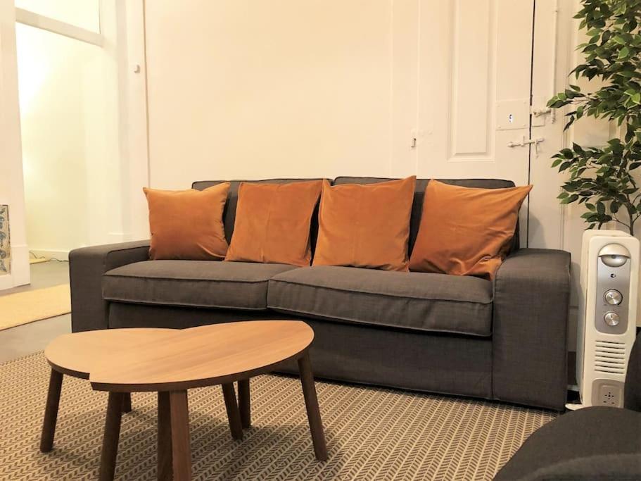 Sj1d+e Heart Of Baixa New A/c Spacious 2 Apts 5br2ba Lissabon