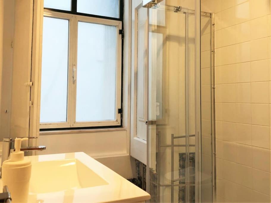 Sj1d+e Heart Of Baixa New A/c Spacious 2 Apts 5br2ba Apartment
