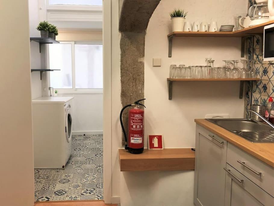 Apartment Sj1d+e Heart Of Baixa New A/c Spacious 2 Apts 5br2ba *