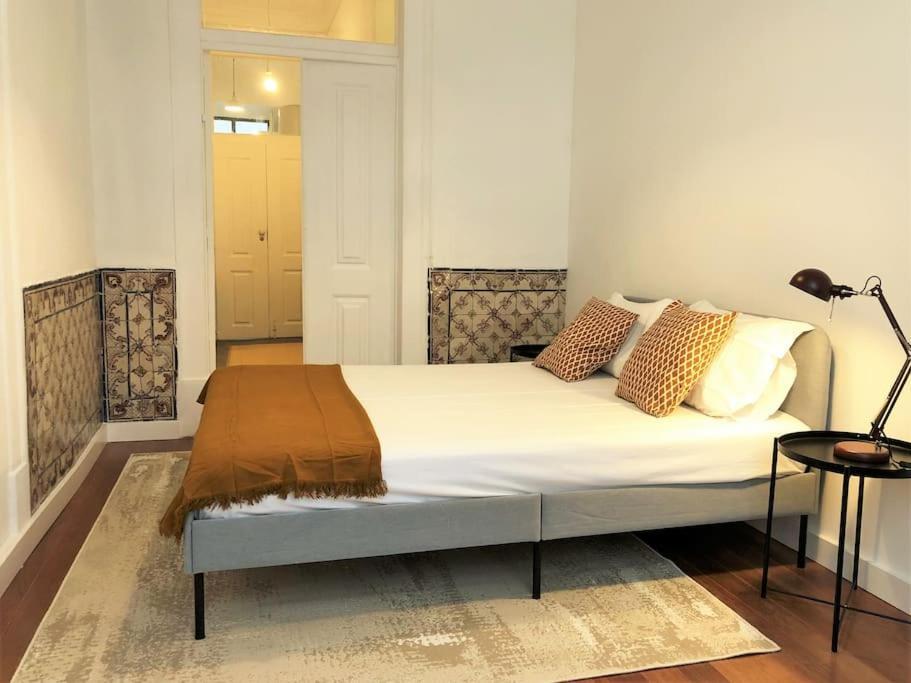 Sj1d+e Heart Of Baixa New A/c Spacious 2 Apts 5br2ba Apartment *