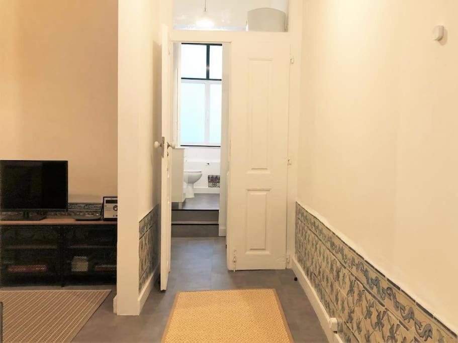Sj1d+e Heart Of Baixa New A/c Spacious 2 Apts 5br2ba * Lissabon