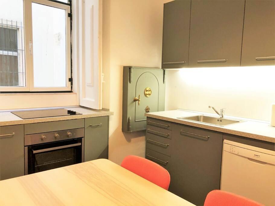 Sj1d+e Heart Of Baixa New A/c Spacious 2 Apts 5br2ba Appartement *